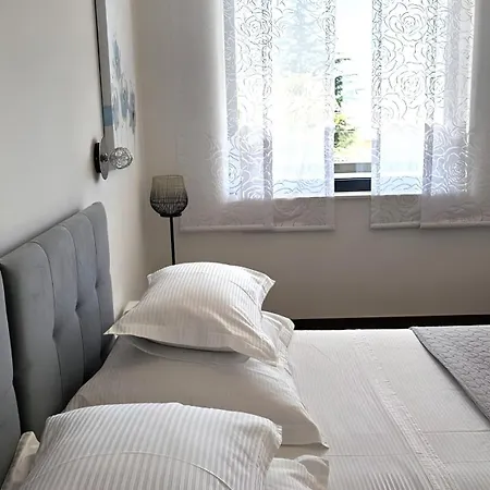 12 Makarska